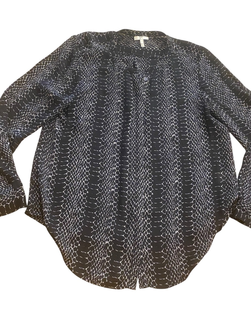 Joie Women’s Silk Black Animal Printed Long Sleeve V-Neck Blouse size large - Picture 2 of 13